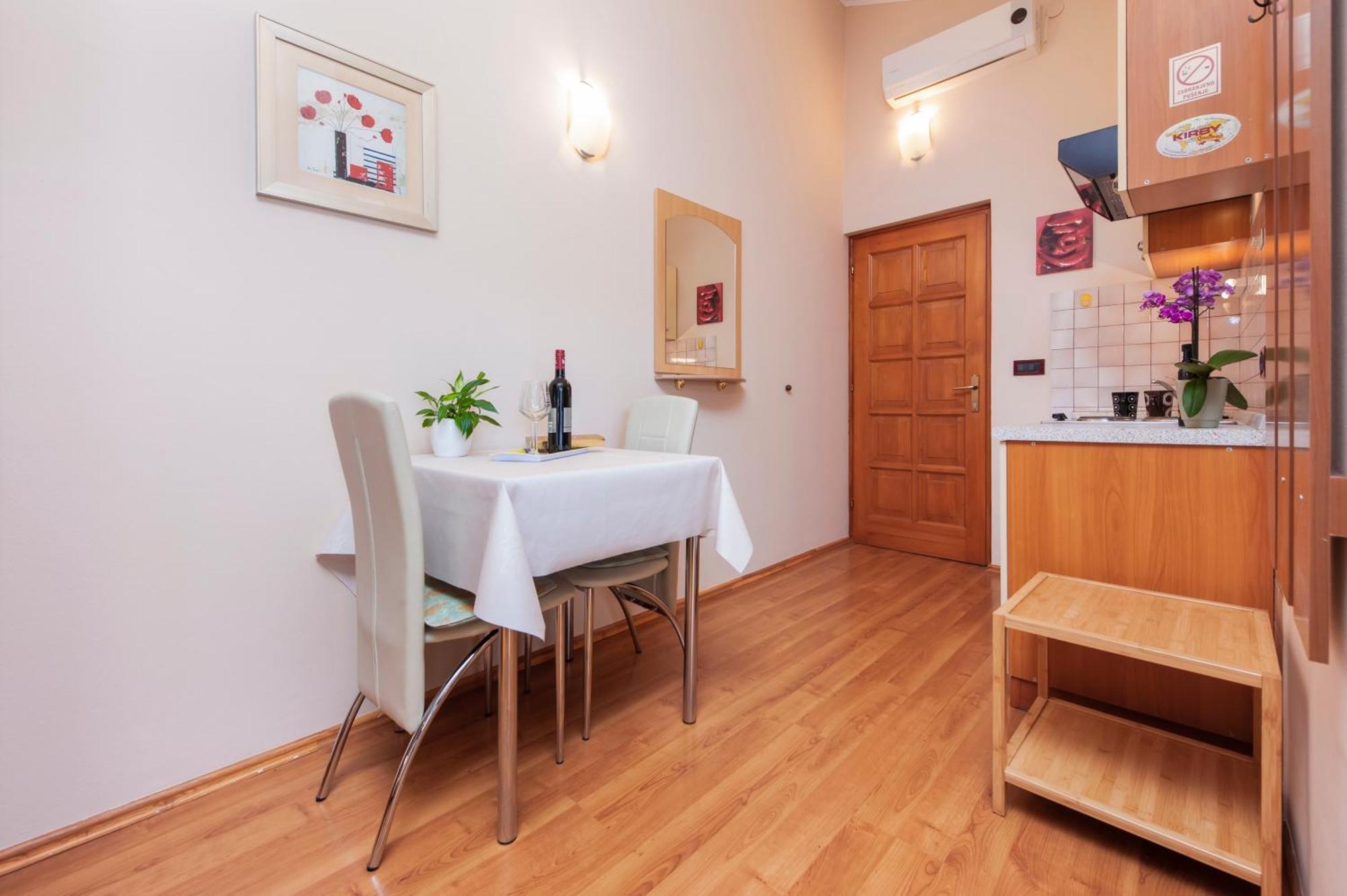 Olea Magica Apartments ロヴィニ エクステリア 写真