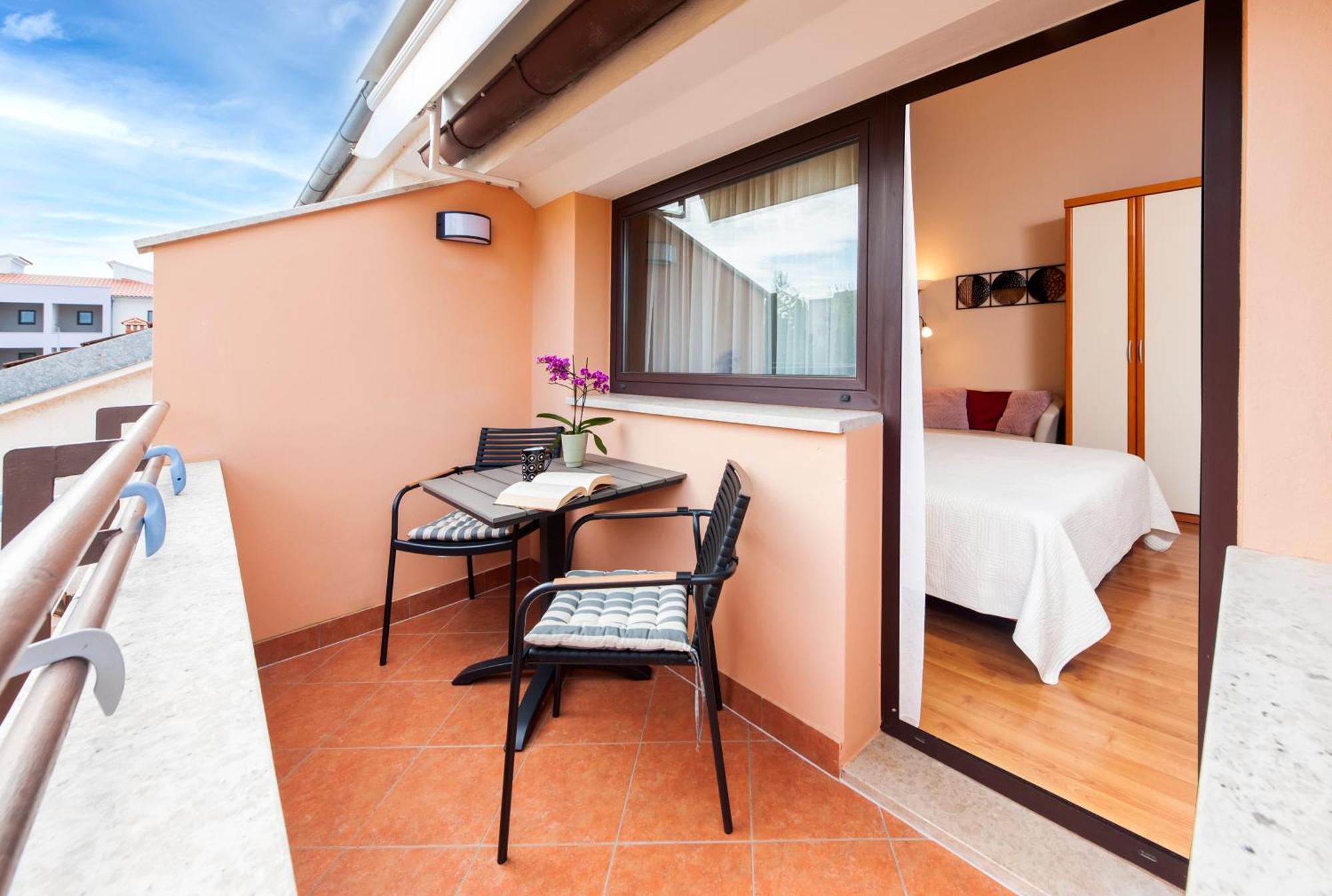 Olea Magica Apartments ロヴィニ エクステリア 写真