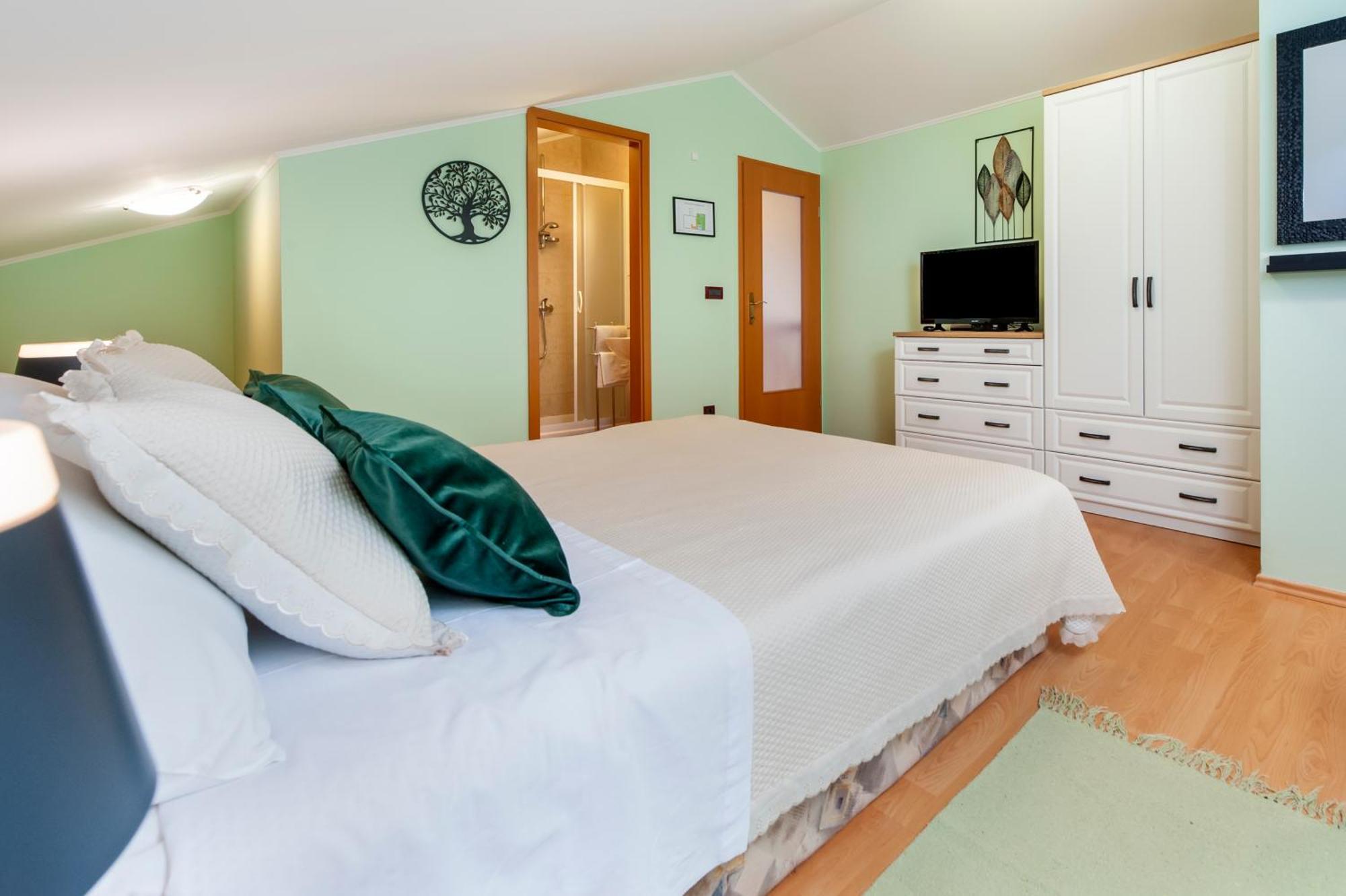 Olea Magica Apartments ロヴィニ エクステリア 写真