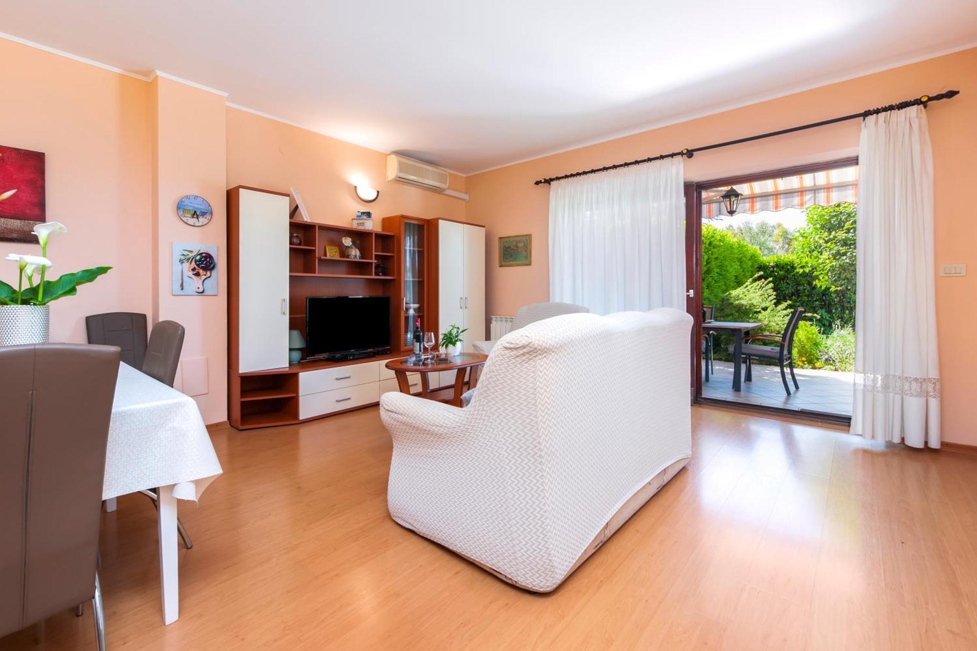 Olea Magica Apartments ロヴィニ エクステリア 写真